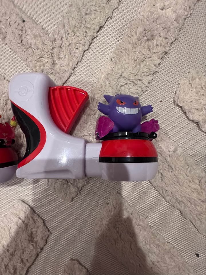 Five Nights at Freddy's figures - 100 baht, Pokemon battle figures - 200 baht (4 of 5)
