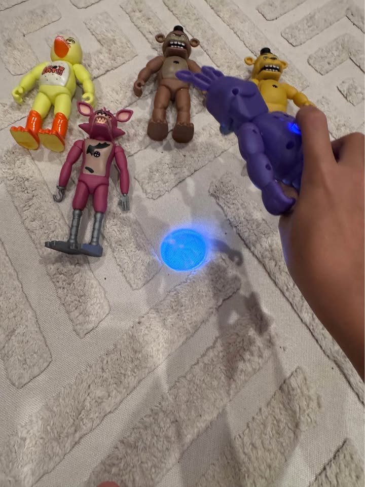 Five Nights at Freddy's figures - 100 baht, Pokemon battle figures - 200 baht (2 of 5)