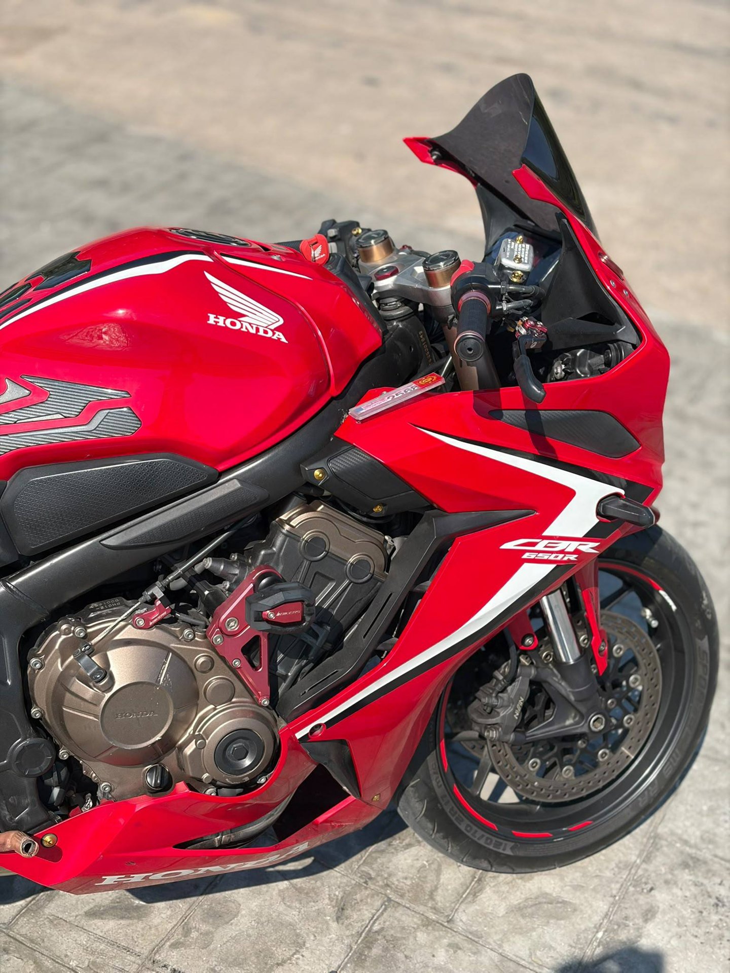 Honda CBR650R สีแดง - 22,000 บาท/เดือน (8 จาก 10)