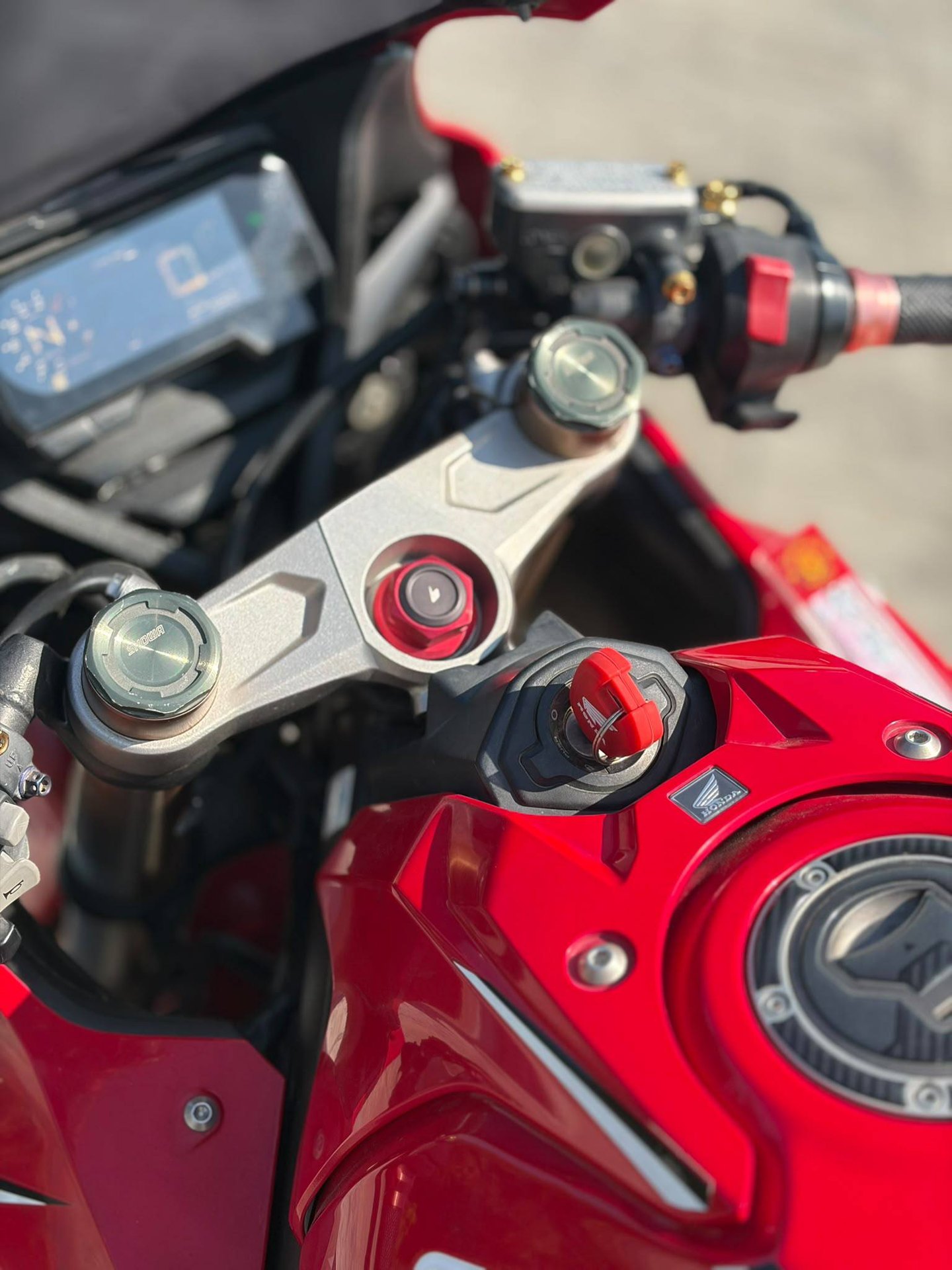 Honda CBR650R สีแดง - 22,000 บาท/เดือน (3 จาก 10)