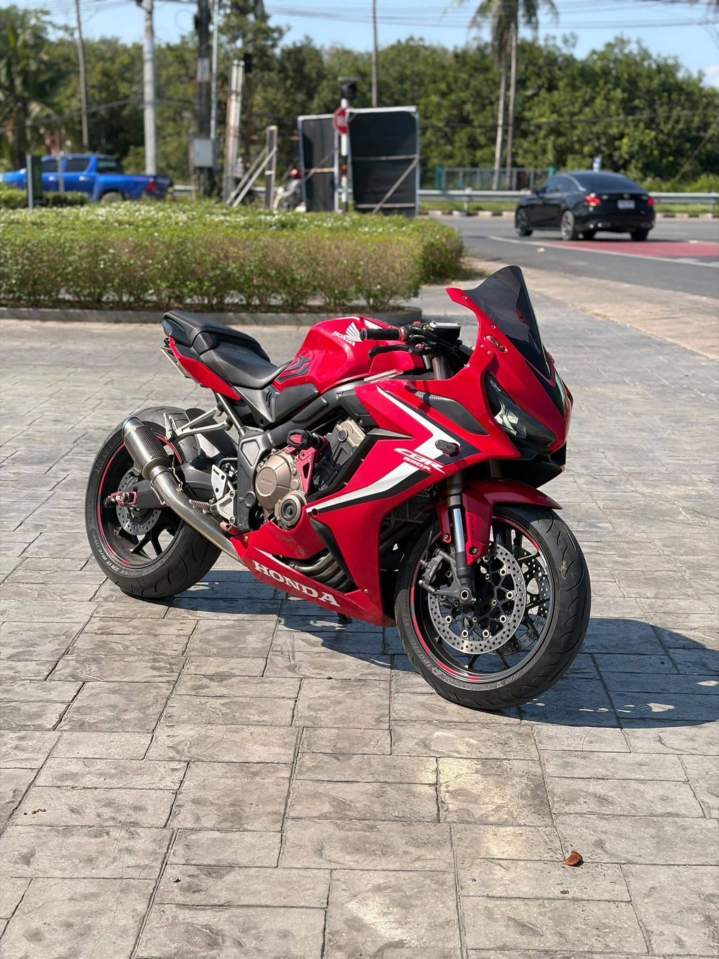 Honda CBR650R สีแดง - 22,000 บาท/เดือน (5 จาก 10)