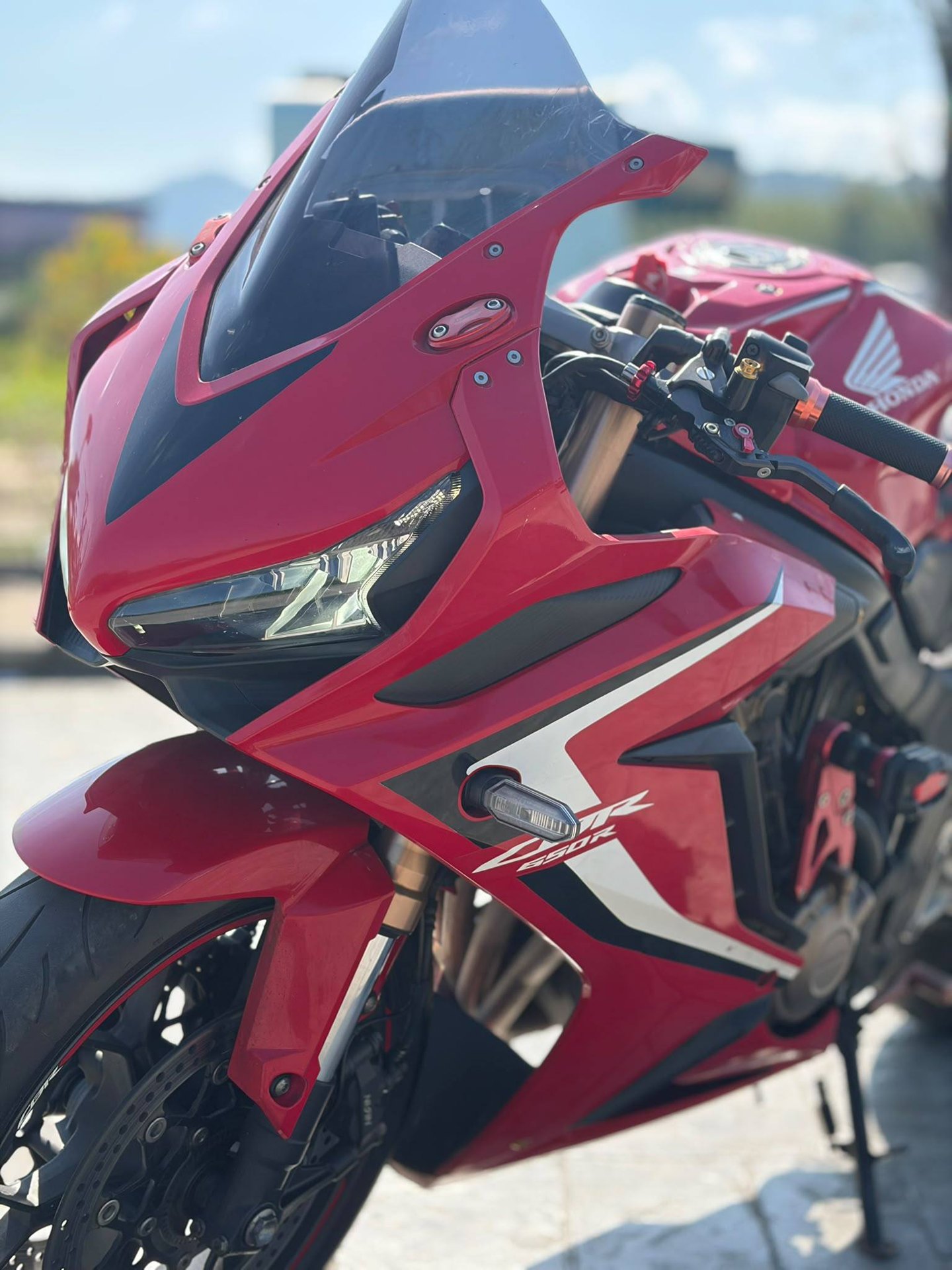 Honda CBR650R สีแดง - 22,000 บาท/เดือน (4 จาก 10)