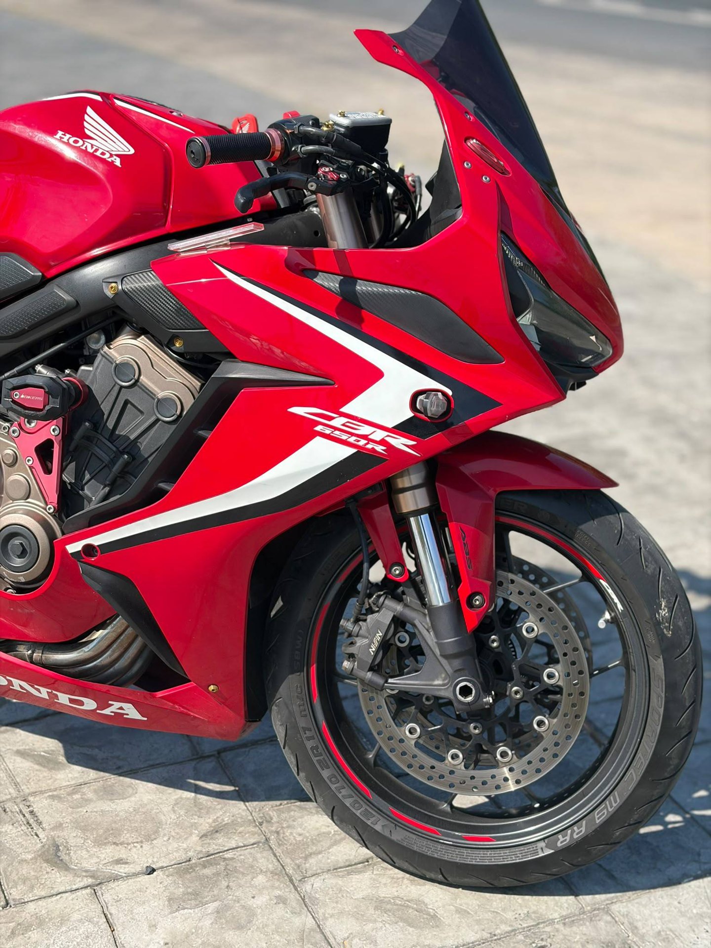 Honda CBR650R สีแดง - 22,000 บาท/เดือน (2 จาก 10)