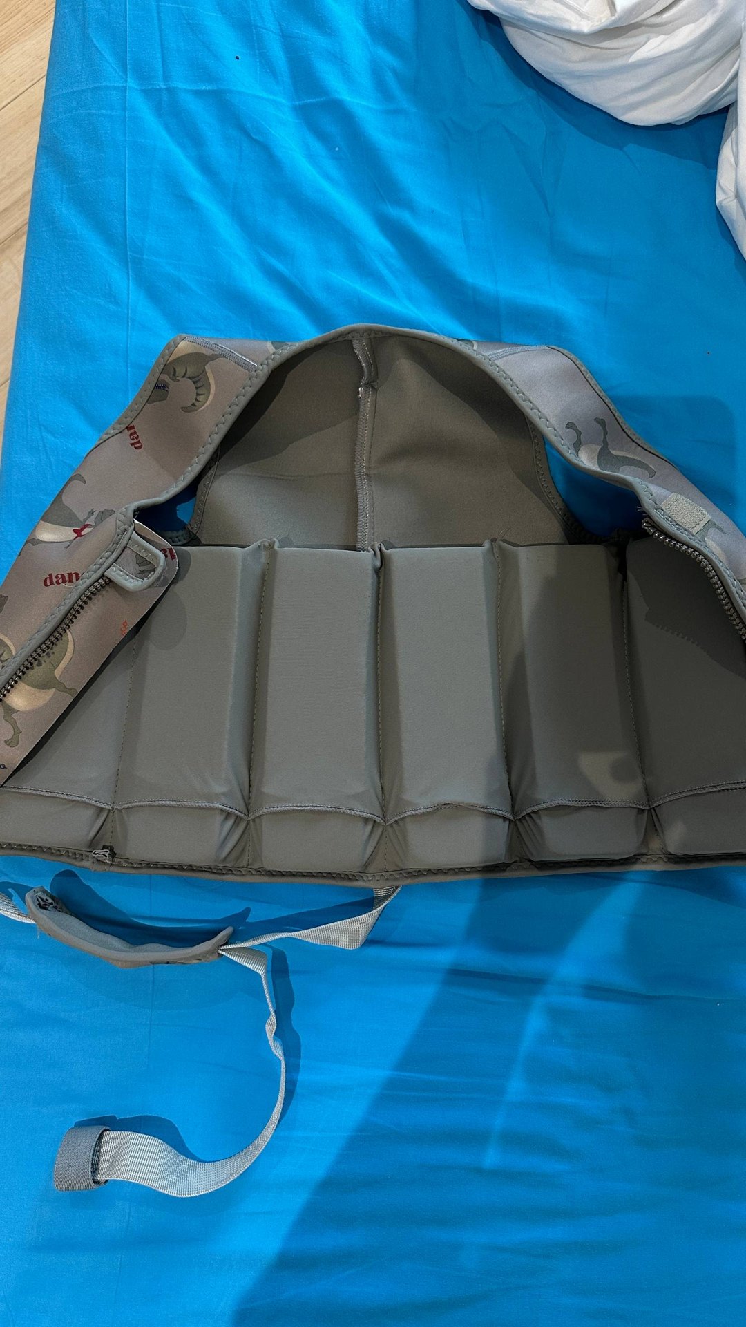 Swimming vest - 400 baht (2 of 5)
