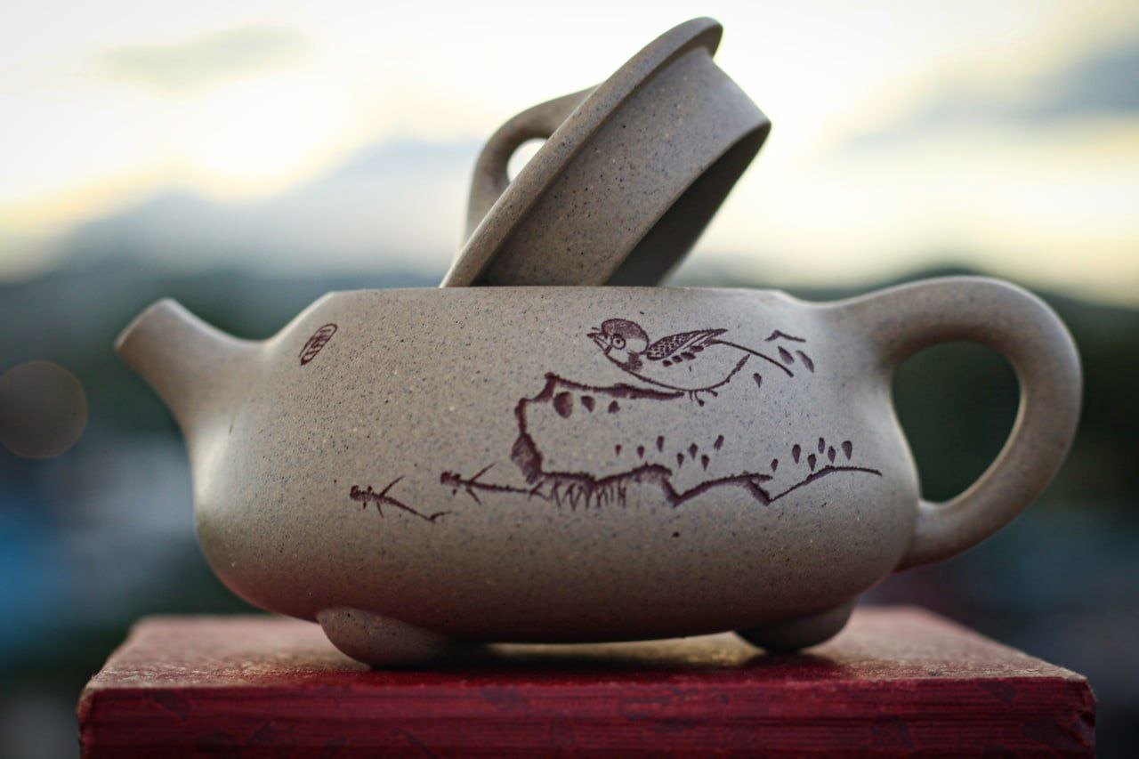 Yixing Shi Piao teapot, green-yellow clay, 1550 baht (4 of 5)