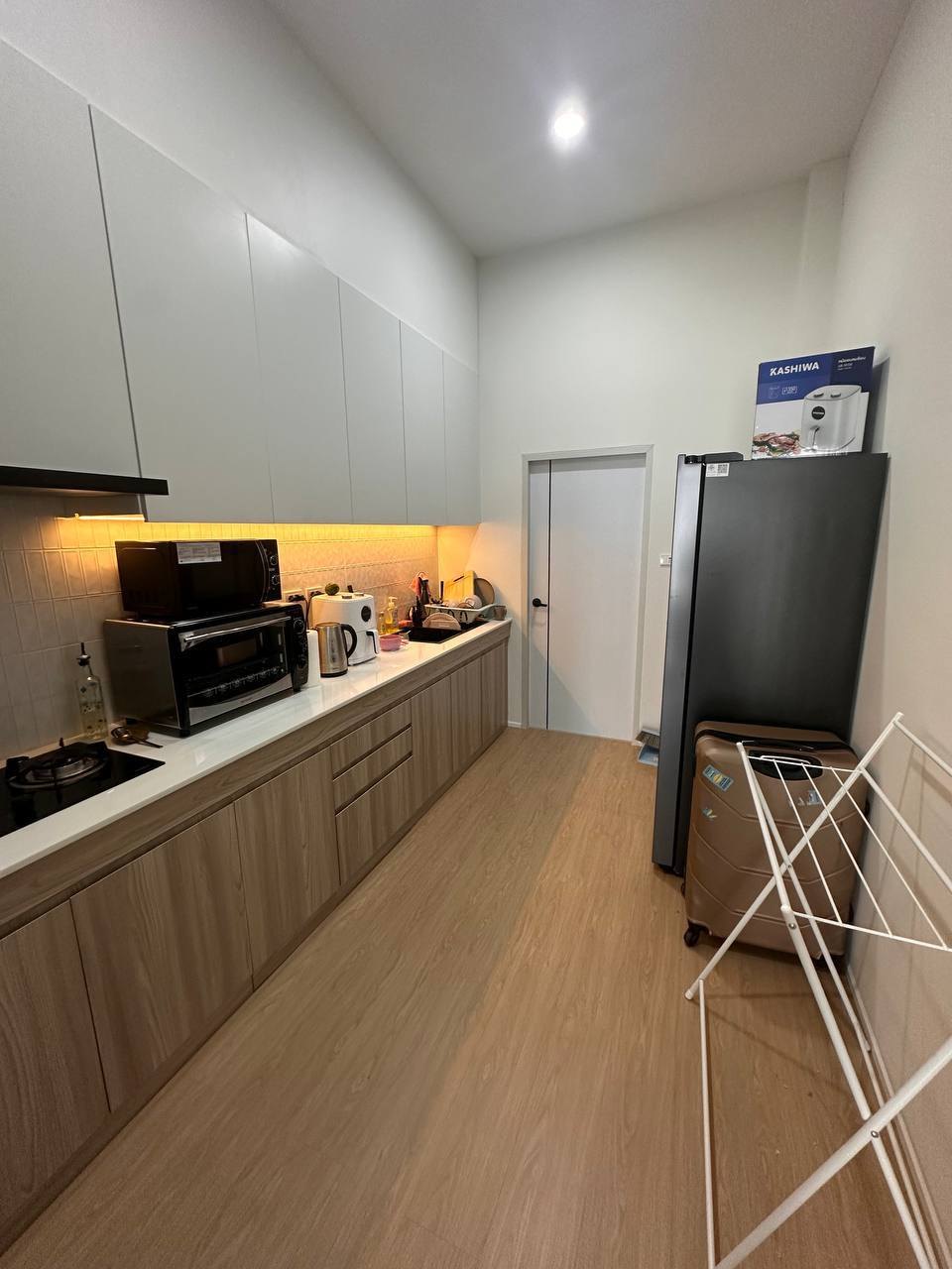 Room in a house, next to Robinson Thalang, new furniture - 10,000 baht/month (4 จาก 8)