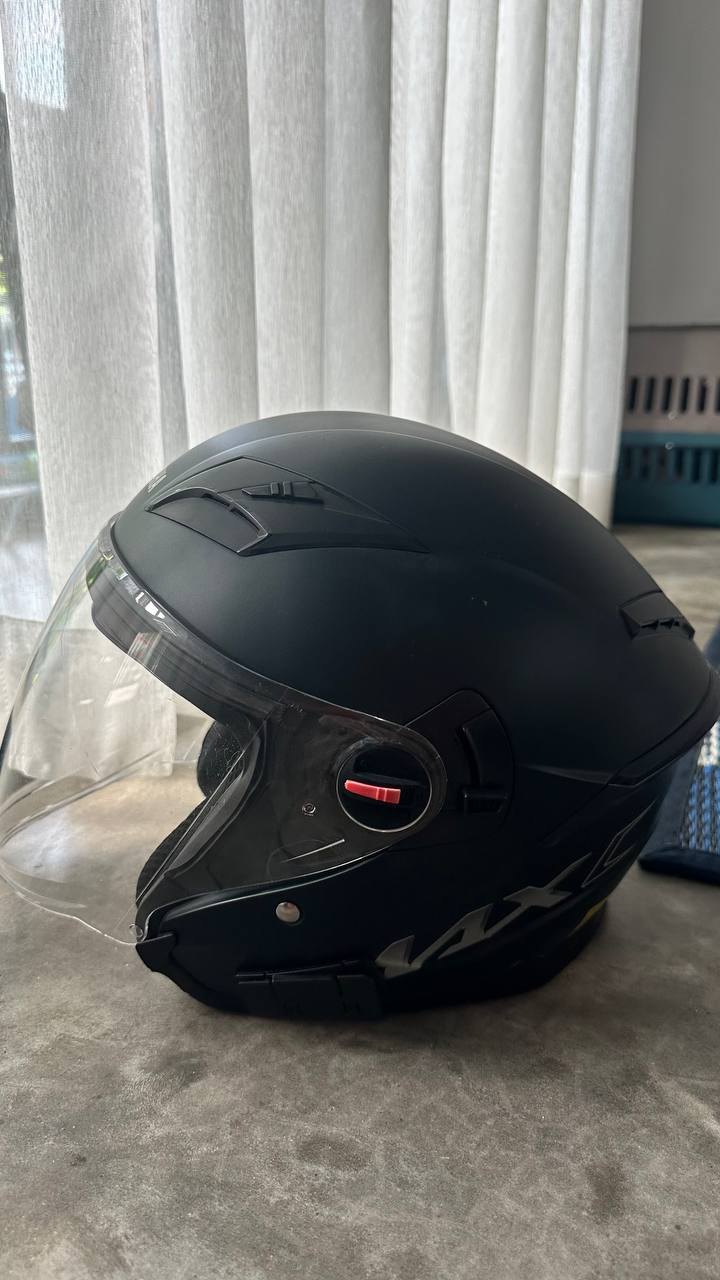 Yamaha men's helmet, size M-L - 500 baht (2 of 3)