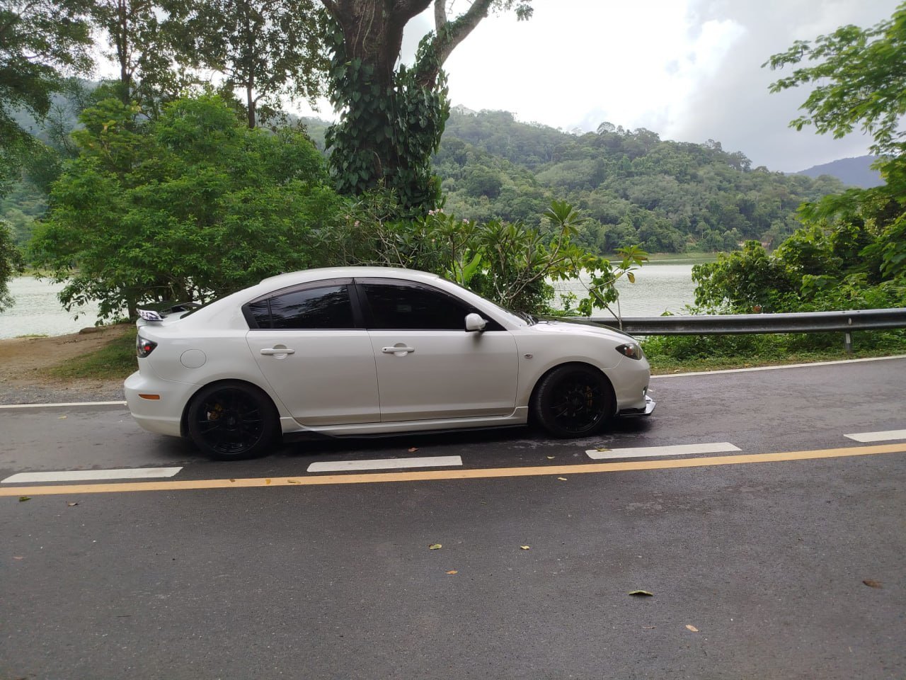 Mazda 3 ปี 2010 เครื่อง 1.6 เกียร์ออโต้ ไมล์ 160,000 กม. - 109,000 บาท (2 จาก 2)