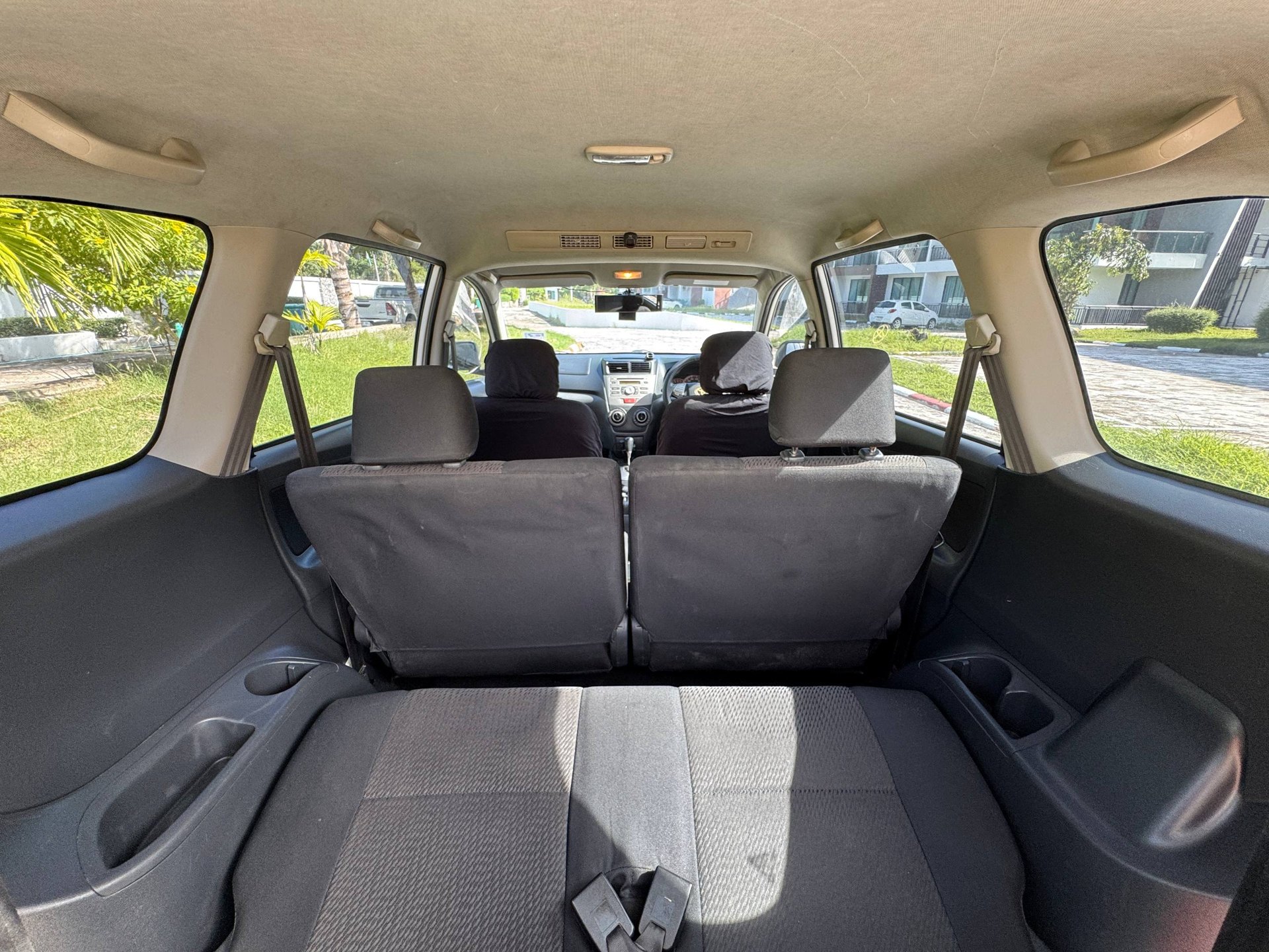 Toyota Avanza 1.5 ปี 2011 เกียร์ออโต้ 7 ที่นั่ง - 120,000 บาท (5 จาก 5)