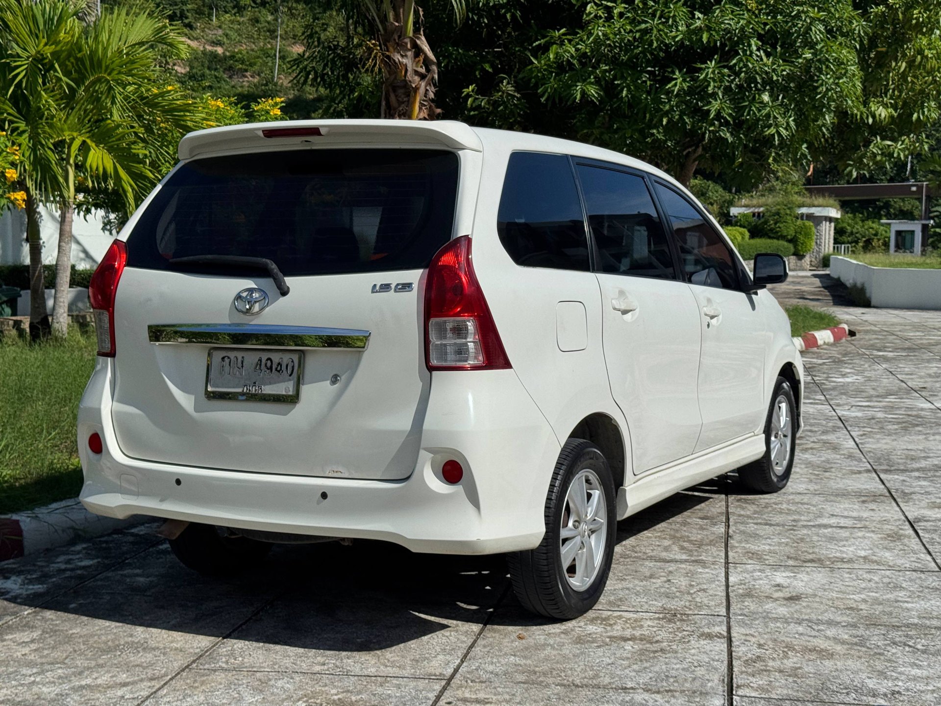 Toyota Avanza 1.5 ปี 2011 เกียร์ออโต้ 7 ที่นั่ง - 120,000 บาท (2 จาก 5)