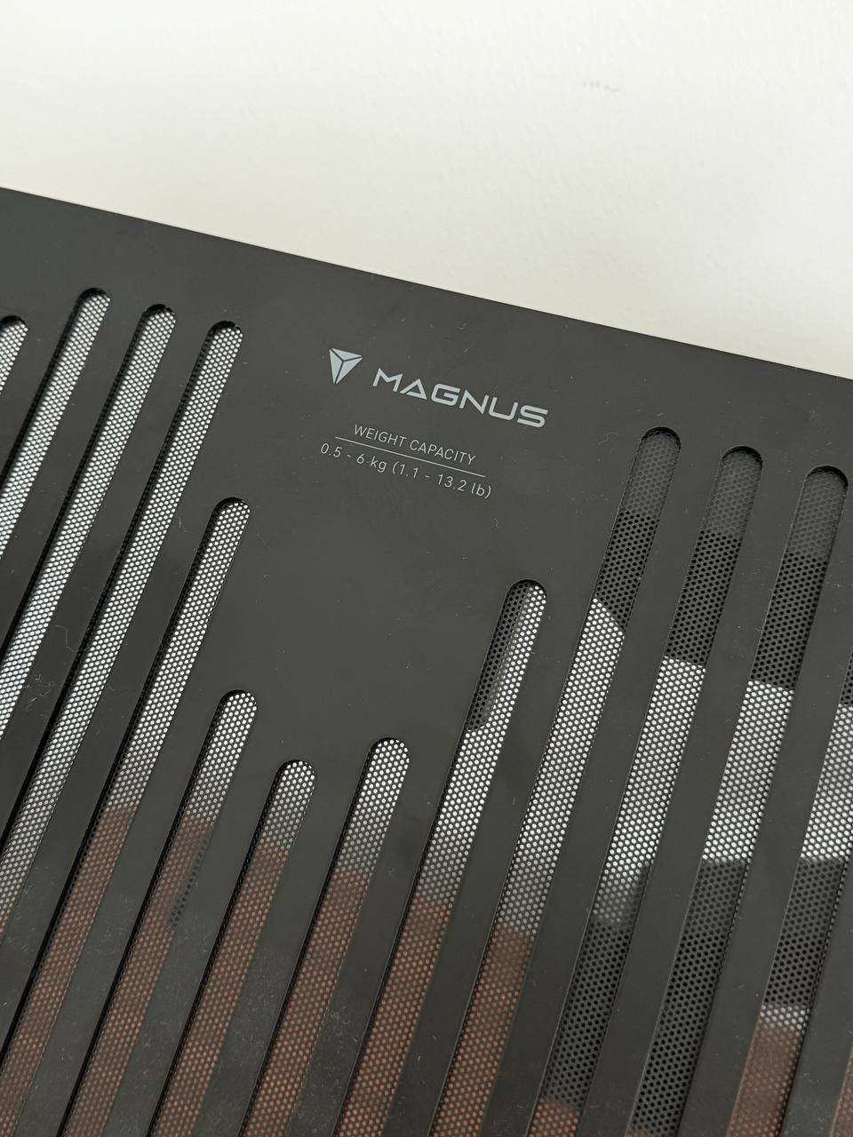 Secretlab MAGNUS monitor bracket with laptop mount - 4,500 baht (2 of 5)