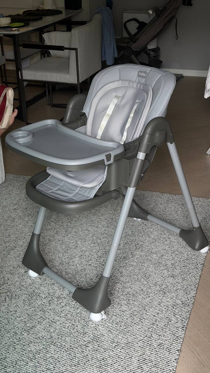 Baby high chair, 4 positions, on wheels - 1,500 baht (2 of 3)