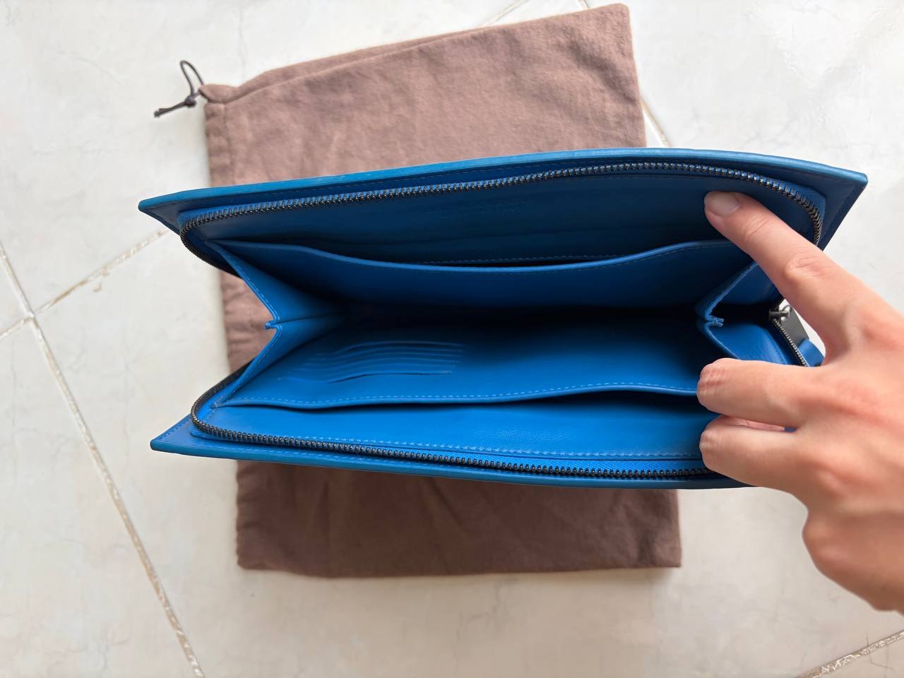 คลัทช์ Bottega Veneta Intrecciato สีฟ้า ของแท้ - 18,000 บาท (5 จาก 5)