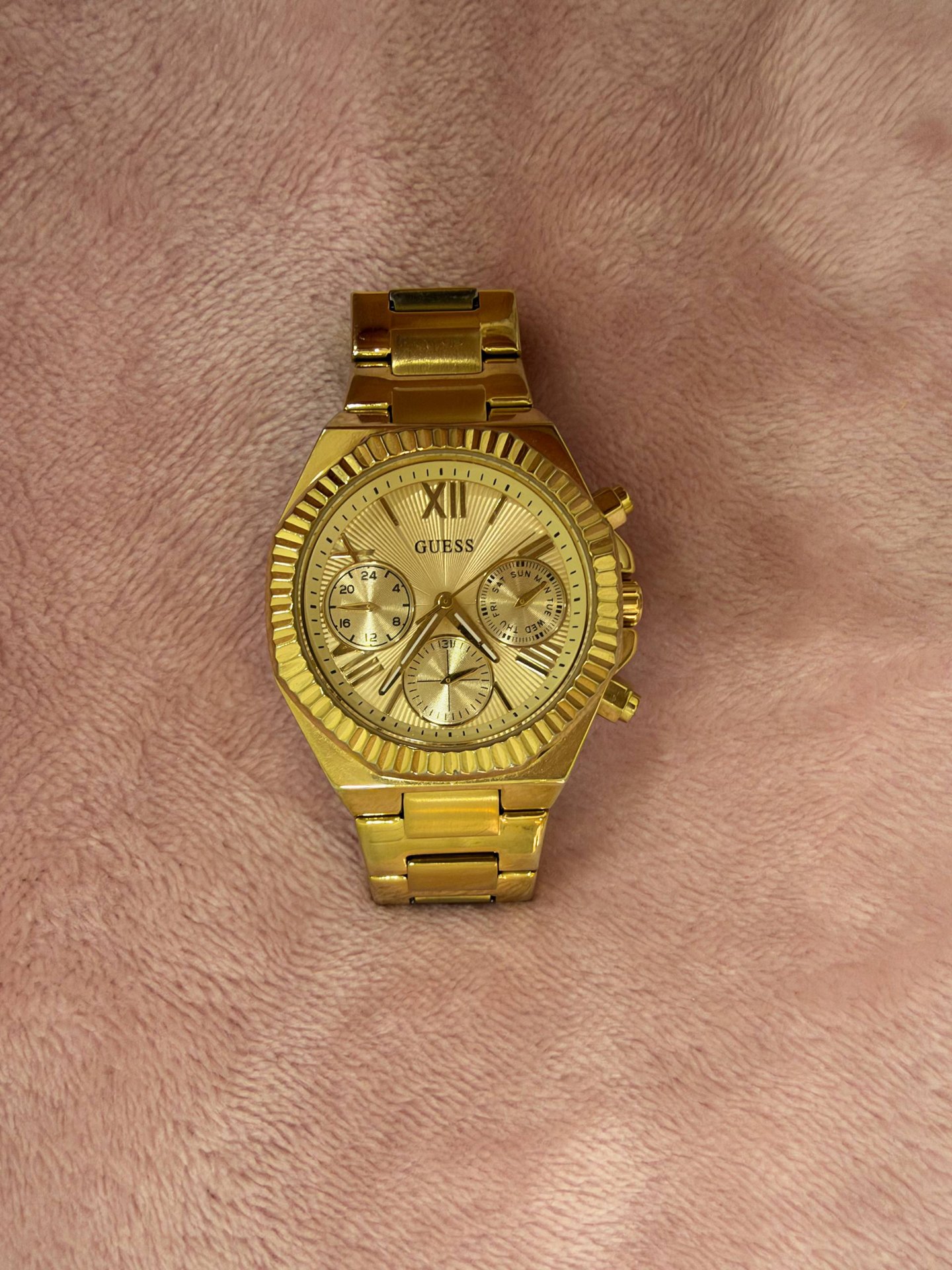 นาฬิกา Guess มีข้อสำรองสำหรับสายเพิ่มให้ - 2,500 บาท (3 จาก 5)