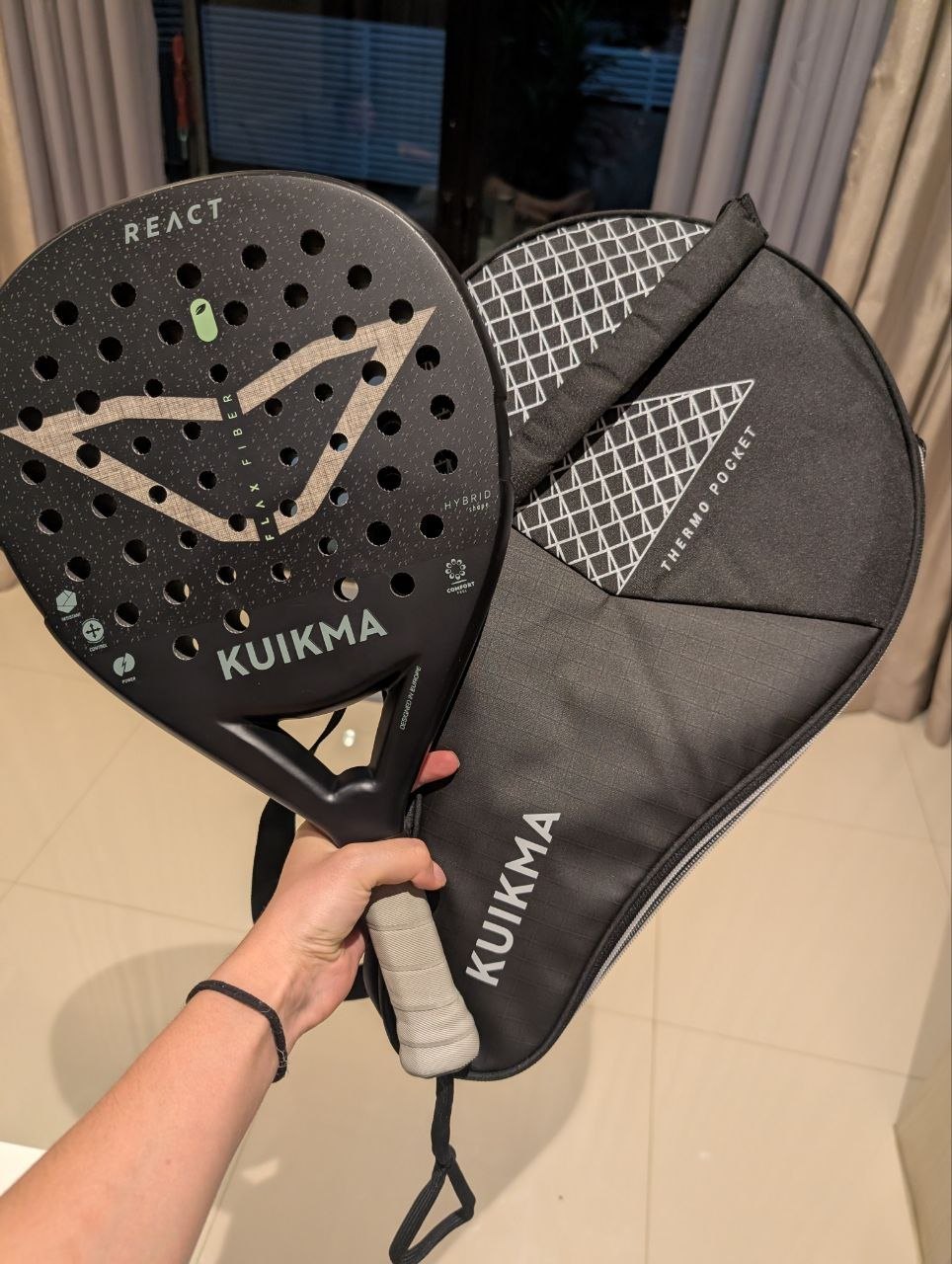 Padel racket with case - 2,000 baht (3 of 3)