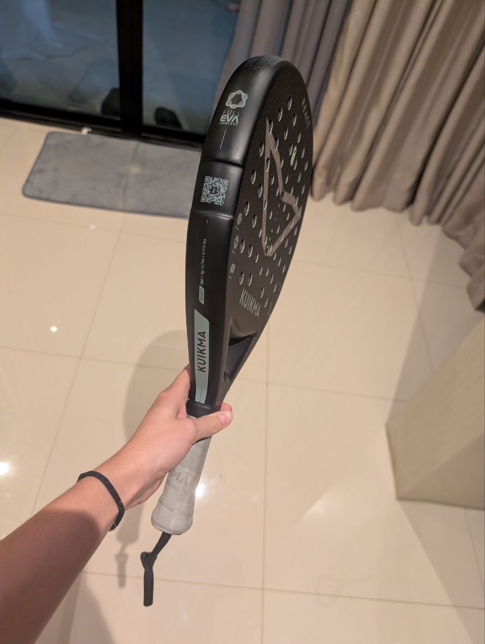 Padel racket with case - 2,000 baht (2 of 3)