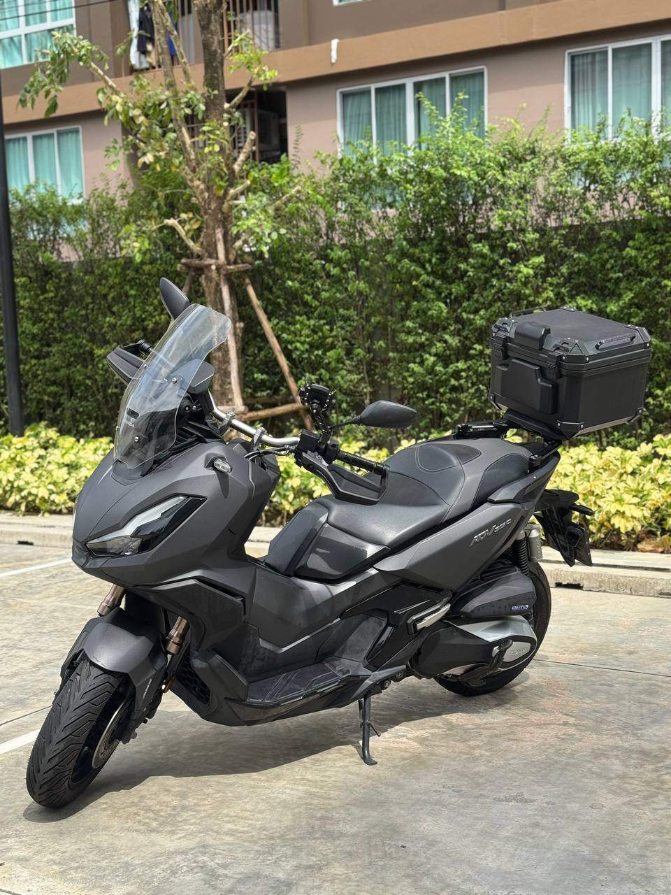 Honda ADV 350 (2024) with top case - monthly rental (2 of 3)