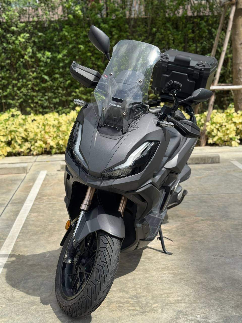 Honda ADV 350 (2024) with top case - monthly rental (3 of 3)
