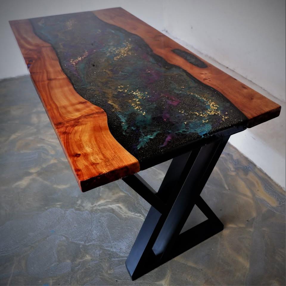 Galaxy resin and wood dining table, black metal legs (2 of 5)