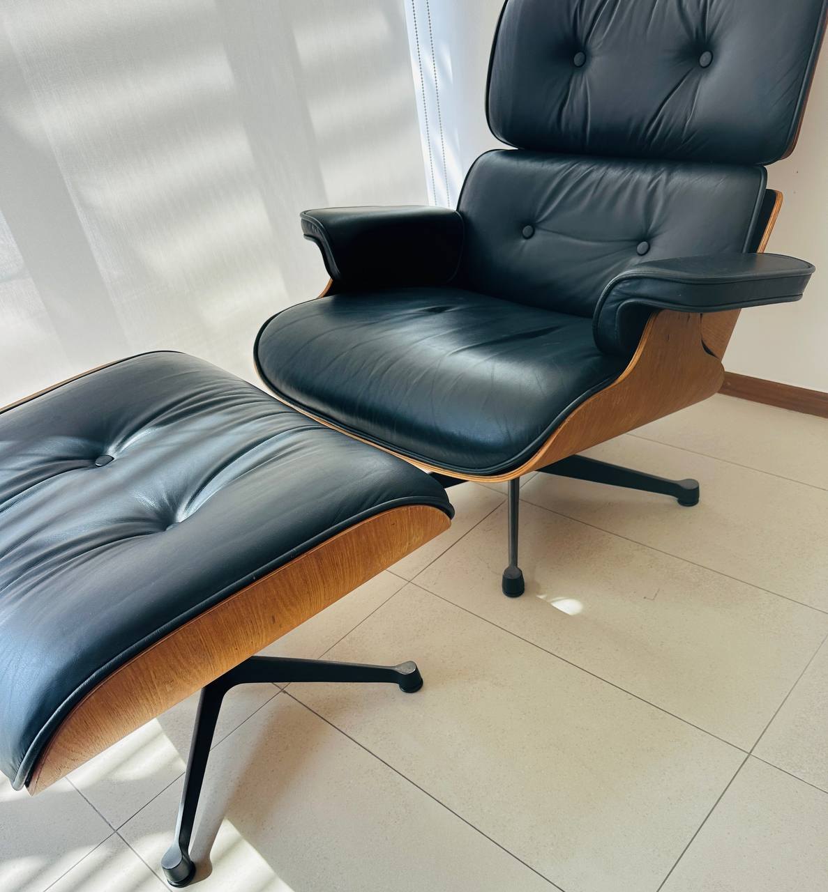 Armchair with ottoman, genuine leather, good condition - 5,000 baht (2 of 3)