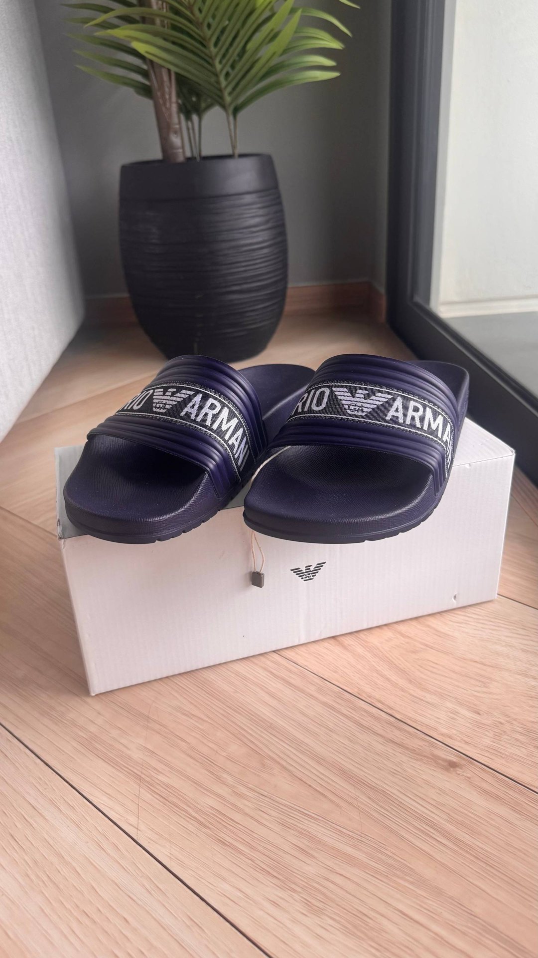Emporio Armani men's flip flops, new, size 39 - 4,490 baht (4 of 4)